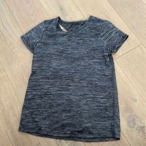 gray workout t shirt